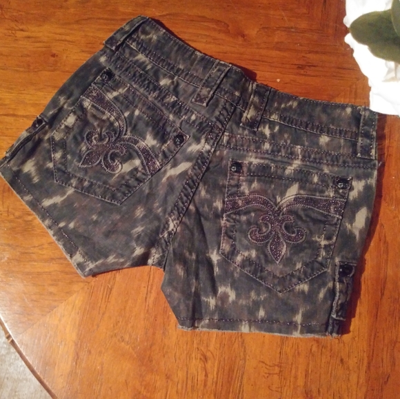 Rock Revival camo shorts - Picture 6 of 11